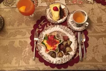 Red Bud Manor  Bed And Breakfast