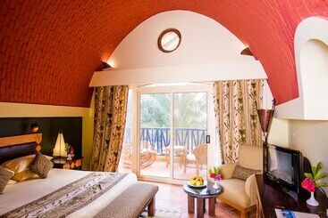 استراحتگاه Carols Beau Rivage