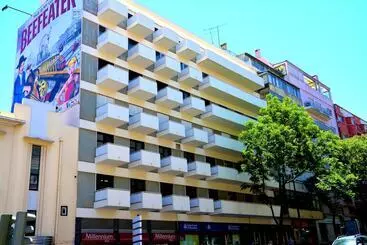 هاستل Wallis Rato