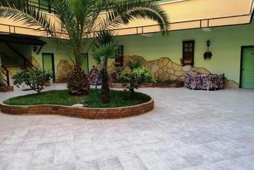 هتل Oya Family Suites