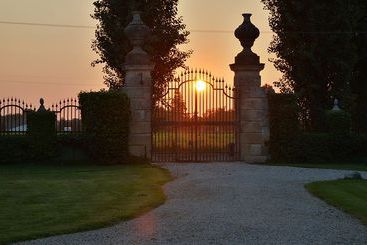 Apartamentos La Zambonina