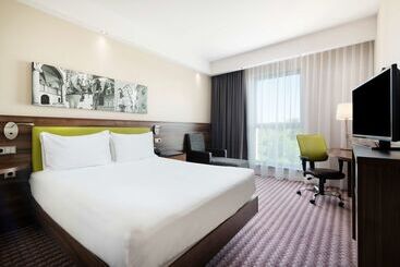 Отель Hampton By Hilton Krakow