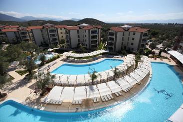 בית מלון כפרי Hattusa Vacation Thermal Club Kazdaglari