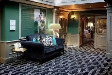 فندق Racket Hall Country House