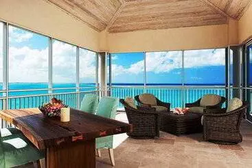 Aparthotel The Venetian on Grace Bay