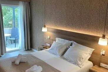 Hotelli Mikros Paradisos