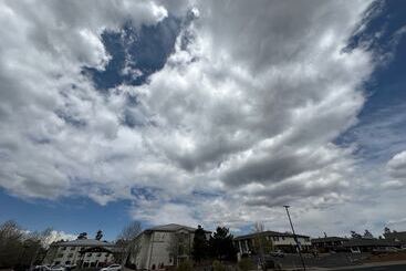 فندق Red Feather Lodge