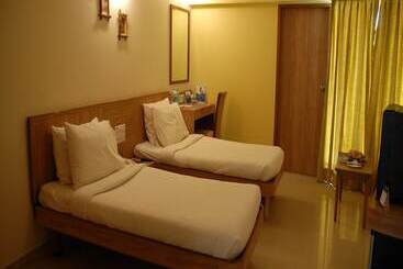 בית מלון כפרי Sarovar Portico Lonavala