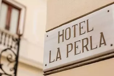 تختخواب و صبحانه La Perla Leon