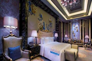 Отель Wanda Vista Kunming