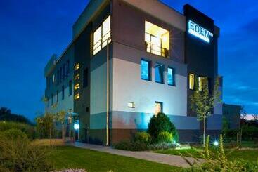 ホテル Pension Eden