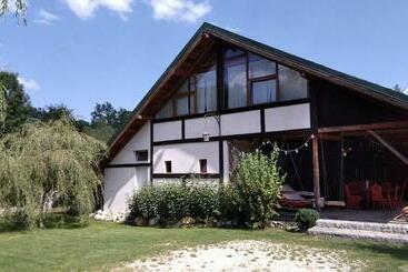 펜션 Casa Moeciu Family