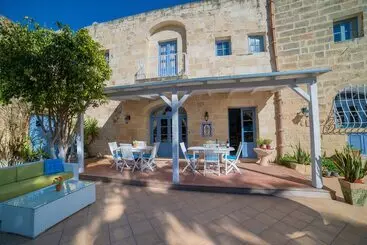 تختخواب و صبحانه Village Knights Accommodation