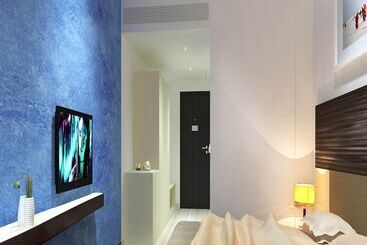 Отель Ambar Sarovar Portico