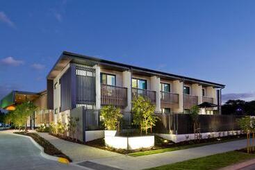 Glen Hotel And Suites