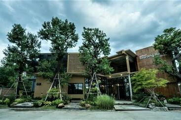 Hotel โรงแรม บอร์ดดิ้งเฮ้าส์