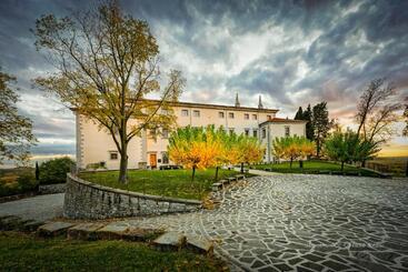 هتل Vila Vipolže   Rooms & J. Suites