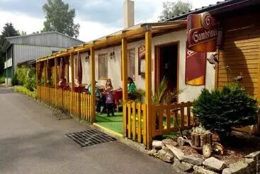 Majatalo Penzion Na Srubech