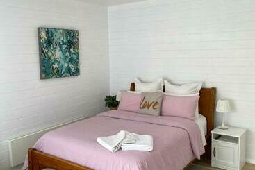 פנסיון Beautiful Guesthouse In Monbulk