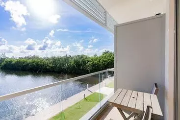 استراحتگاه One Canal Point