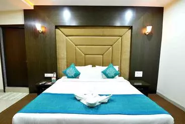Hotel Oyo Premium Alankar Circle