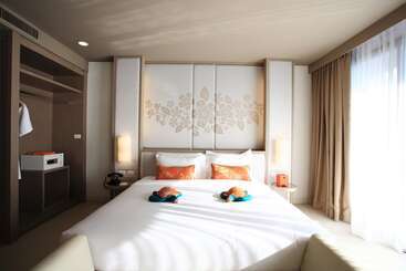 فندق Proud Phuket, Naiyang Beach