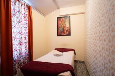 Hotel Summit Namnang Courtyard & Spa Near Mg Marg