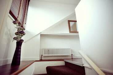 ツーリストアパートメント Howburn Residence