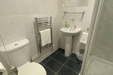 פנסיון Landguard Lodge Guest House