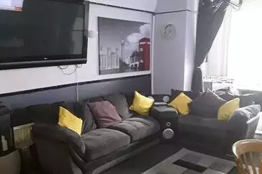 צימר Crompton House