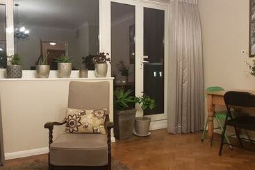 Жильё для туристов Farnham Flat