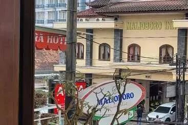 Отель Attanaya Malioboro Suites Yogyakarta