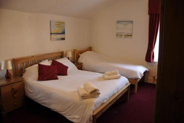 Пансион Robyn's Guest House