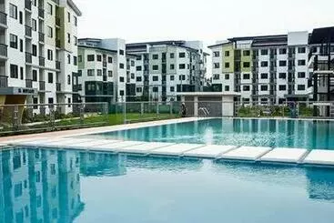 Aparthotel 2 Br Staycation Beside Enchanted Kingdom