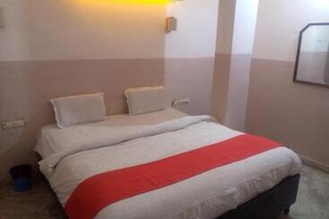 D’ Seasons Hotels & Restaurant By Wb Inn