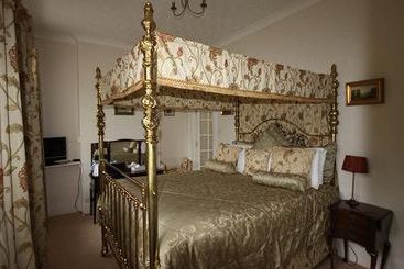 Отель Court Hall