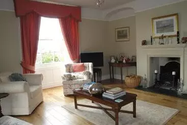 Bed and Breakfast Cary Fitzpaine House