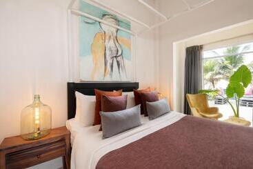 Hotel Sea Salt Society