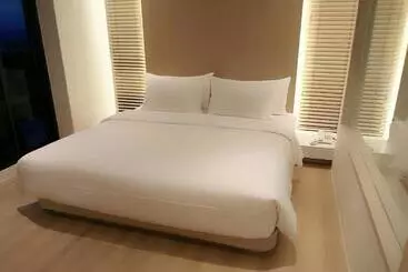 Balcony Seaside Sriracha Hotel & Serviced Apartments