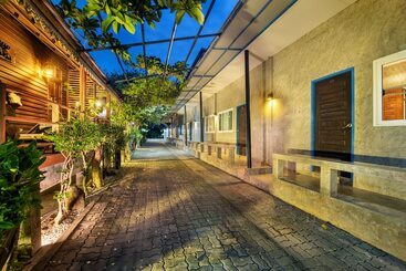 Bed and Breakfast Mac Garden Resort