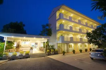 아파트 Charn Residence