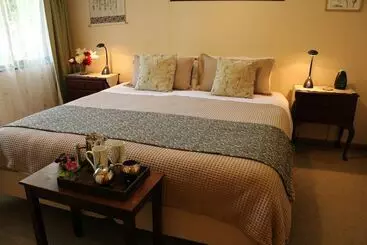 Annick House Bed And Breakfast