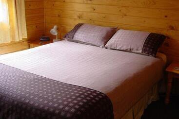 Дом Off The Beaten Trail Accommodation & Bike Tours