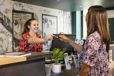 בית מלון כפרי Les Lodges   Parrot World