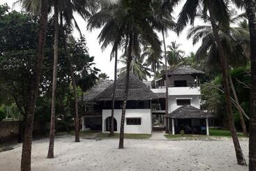 Aparthotel Kusini Beach Cottages