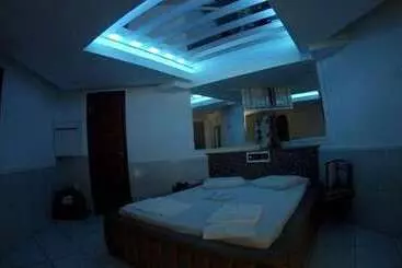 Flamboyant Motel   Adults Only