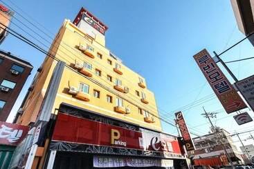 فندق على الطريق Gwangju Unamdong E