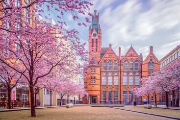 کلبه Spacious House With Garage And Garden South Of Birmingham Centre