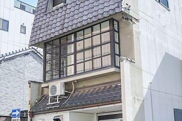 Usatsuno Osu   Hostel