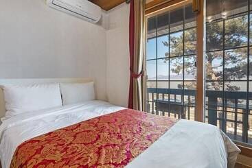 Ganghwa Badabit Pension